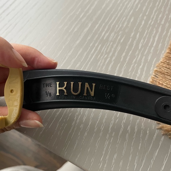 Kun 1/4 - 1/8 Violin Shoulder Rest - Picture 3 of 7